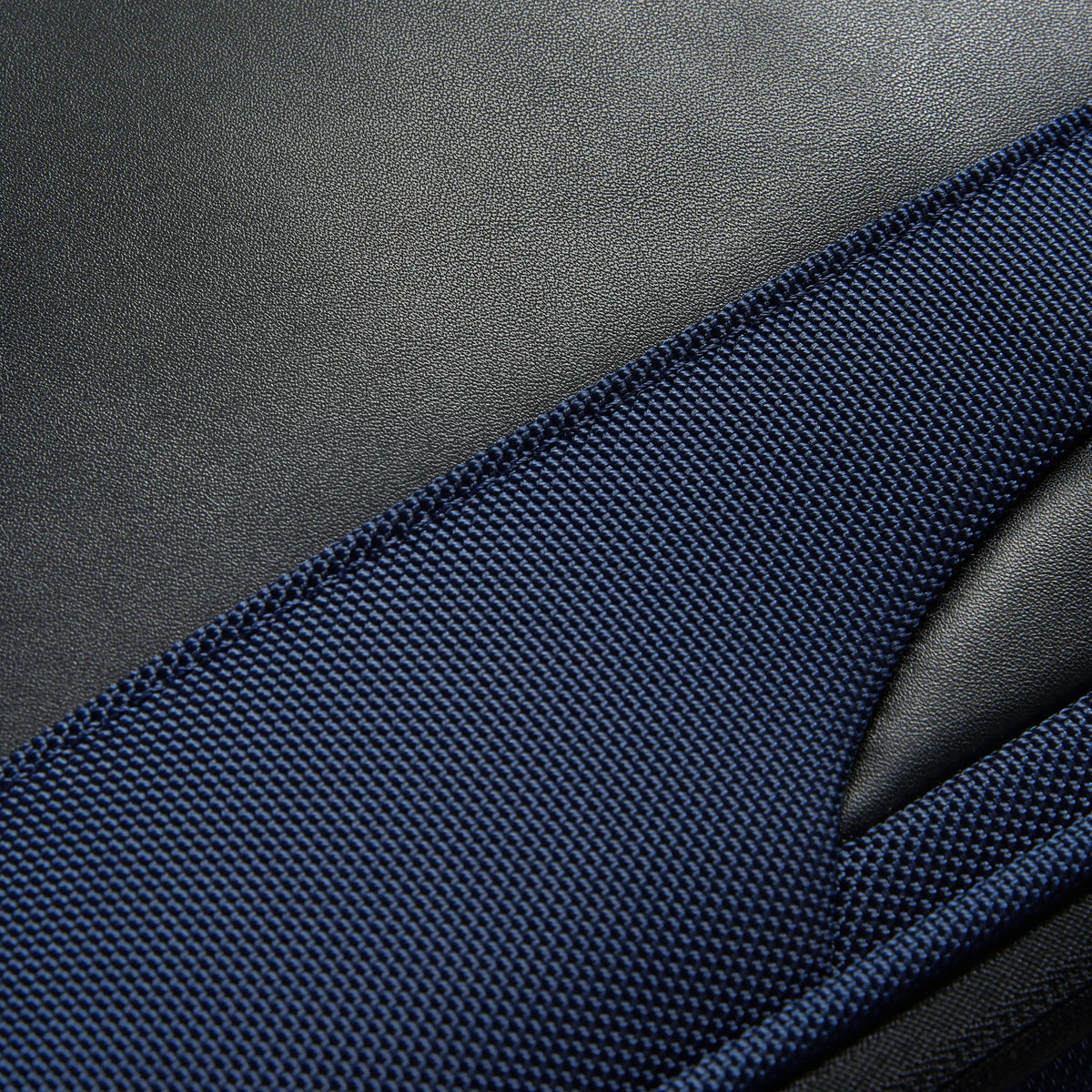 Delsey Wagram Medium Trunk Expandable Spinner in Navy — detail view 3 # color_Navy