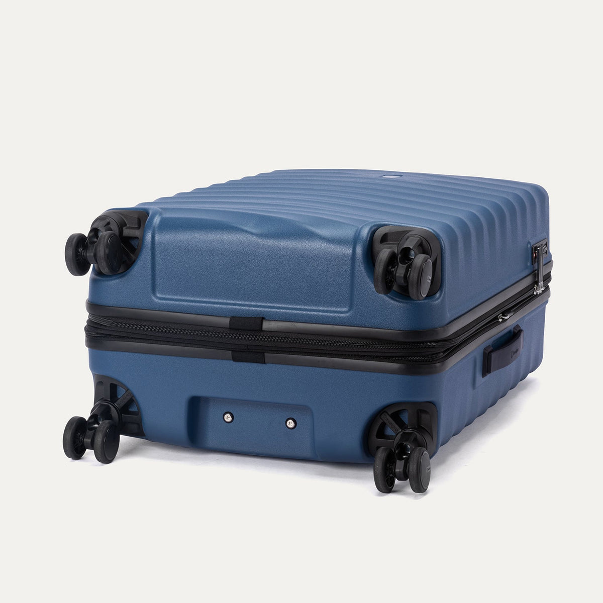 TravelPro Maxlite Air V2 Medium Check-In Hardside Spinner in Ensign Blue — detail view