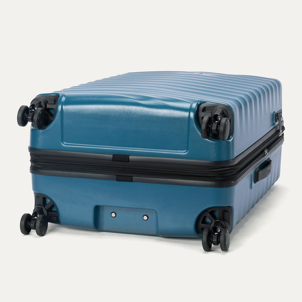 TravelPro Maxlite Air V2 Large Check-In Hardside Spinner in Teal — detail view