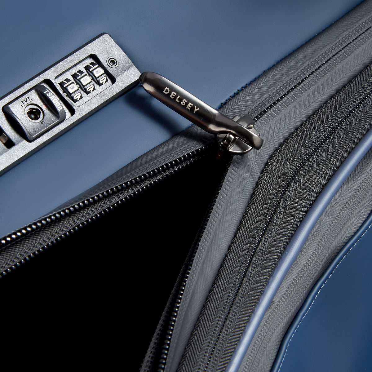 Delsey Turenne Soft Large Expandable Spinner in Navy — detail view 4