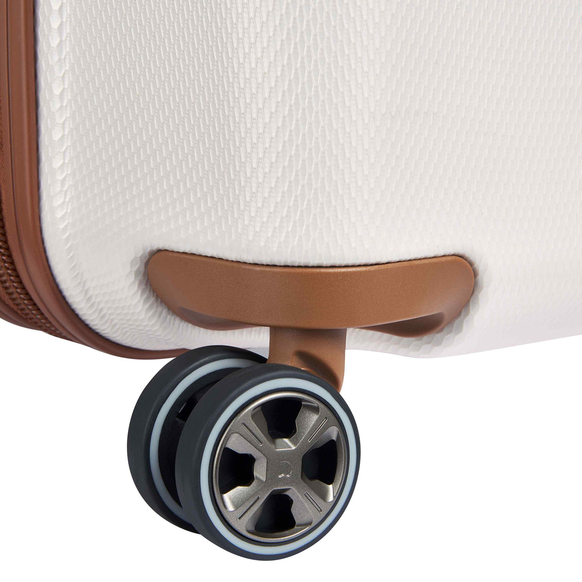 Delsey Flanerie SE Medium Spinner in Champagne — detail view 3 # color_Champagne