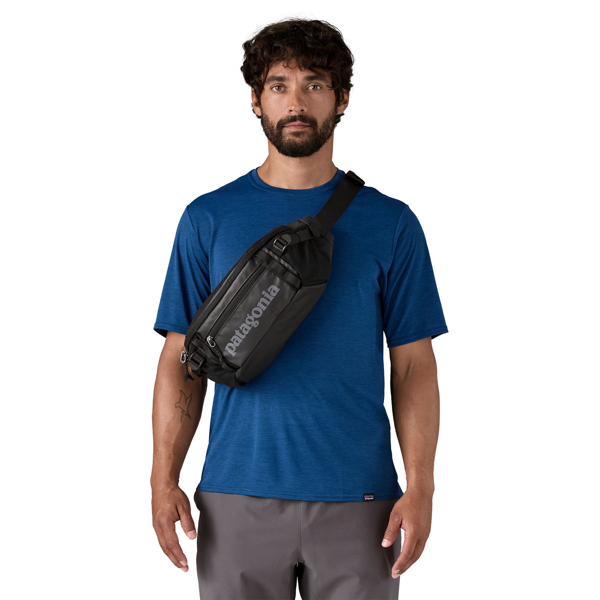 Patagonia Black Hole Waist Pack 5L in Black — lifestyle 2 # color_Black