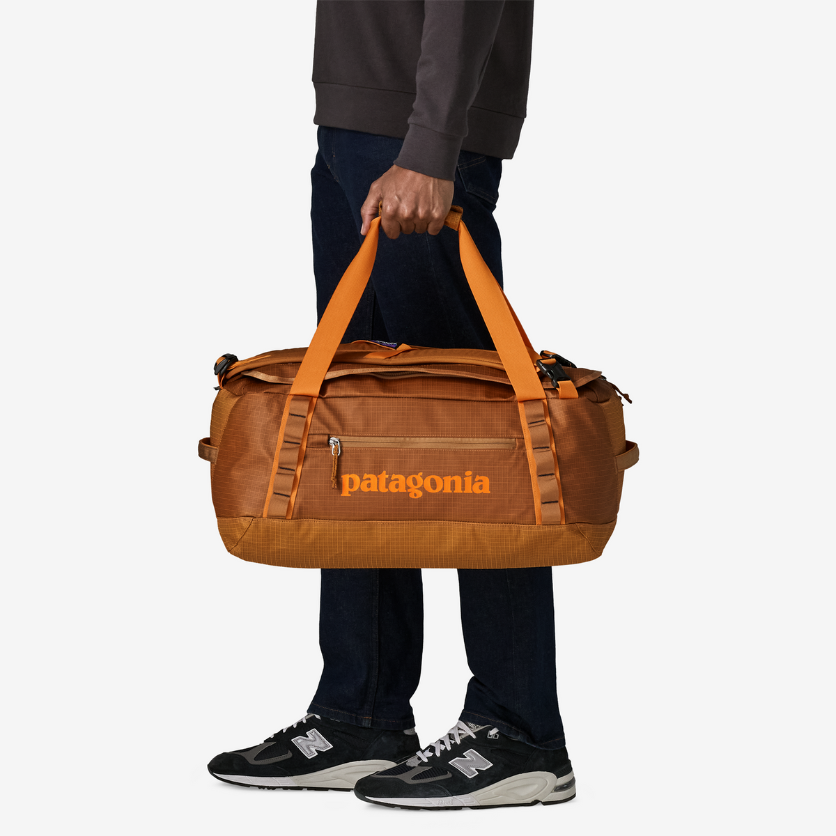 Patagonia Black Hole Duffel 40L in Cinnamon Brown — lifestyle 2