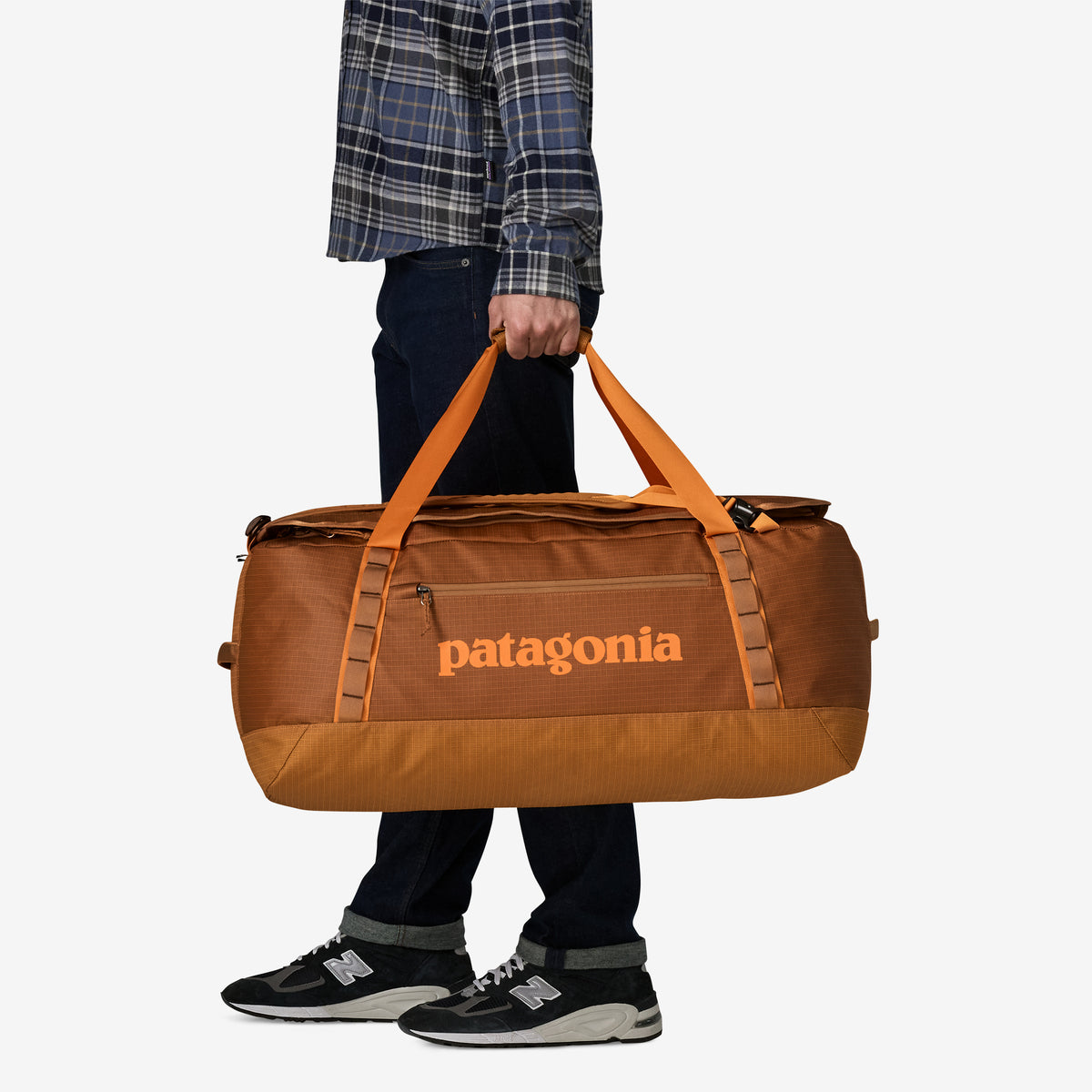 Patagonia Black Hole Duffel 70L in Cinnamon Brown — lifestyle 2