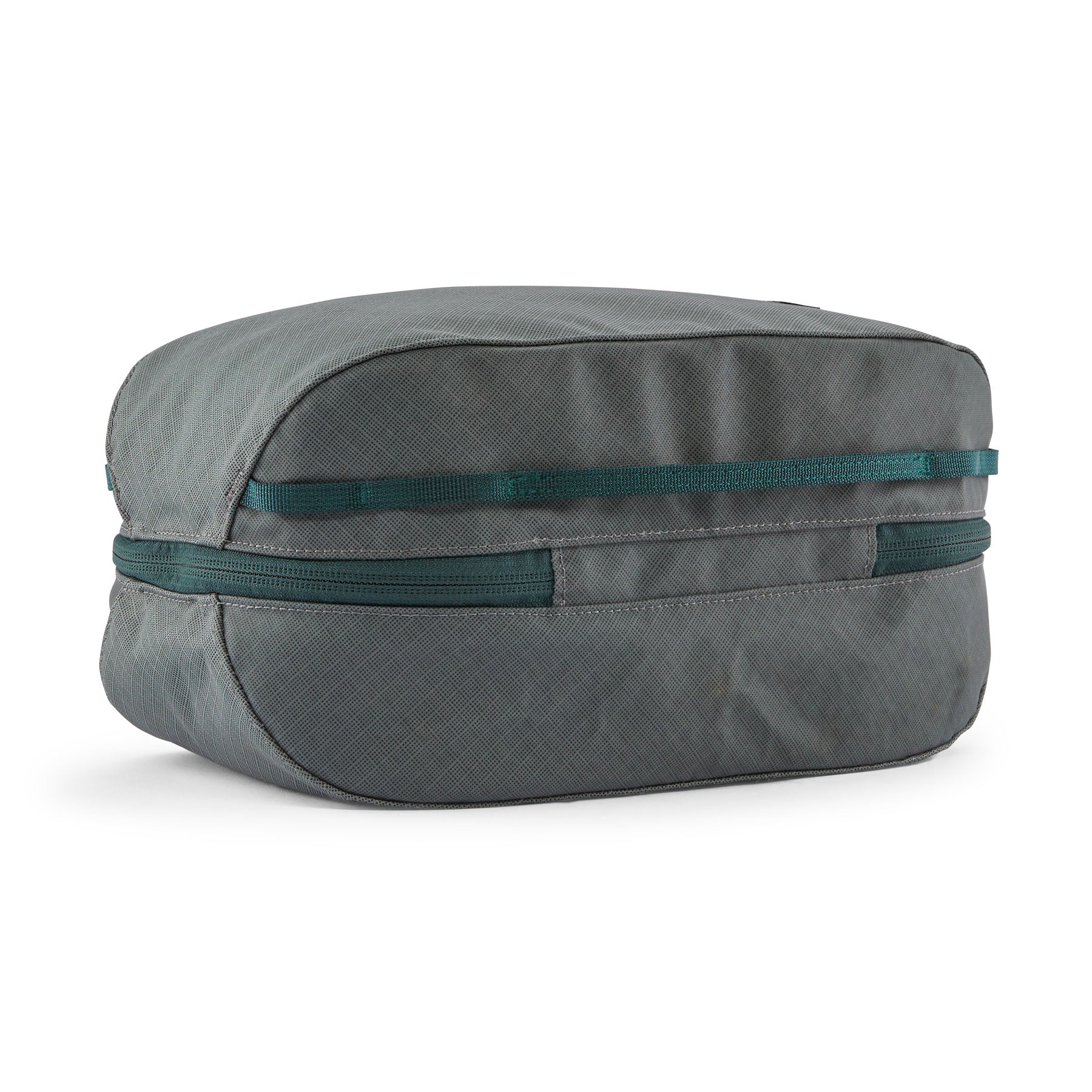 Patagonia Black Hole Cube 6L in Noble Grey — back view