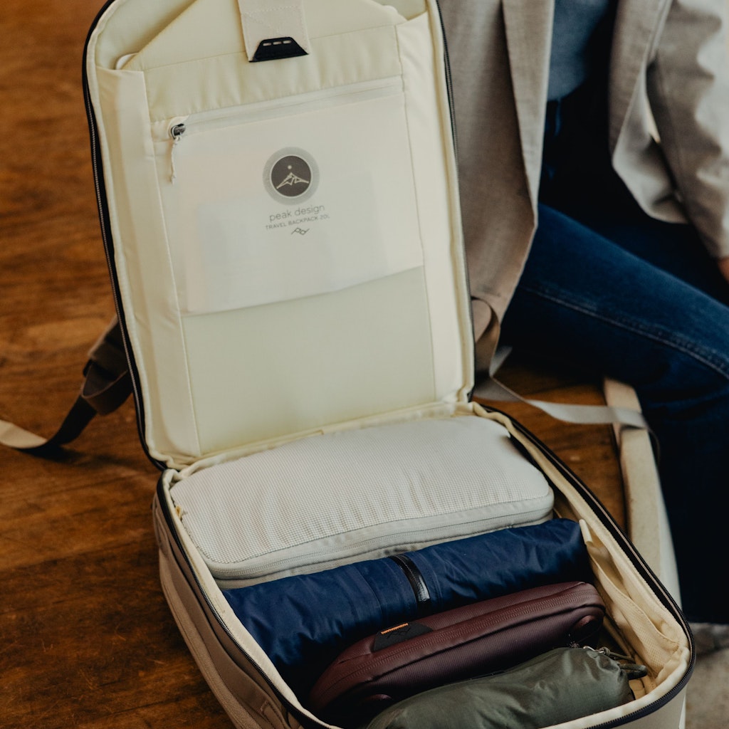 Peak Design Travel Backpack 20L - Stone in use