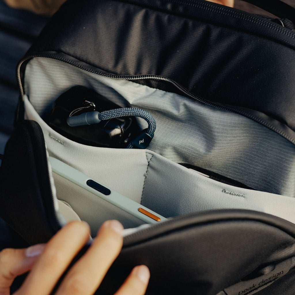 Peak Design Travel Backpack 20L - Black in use