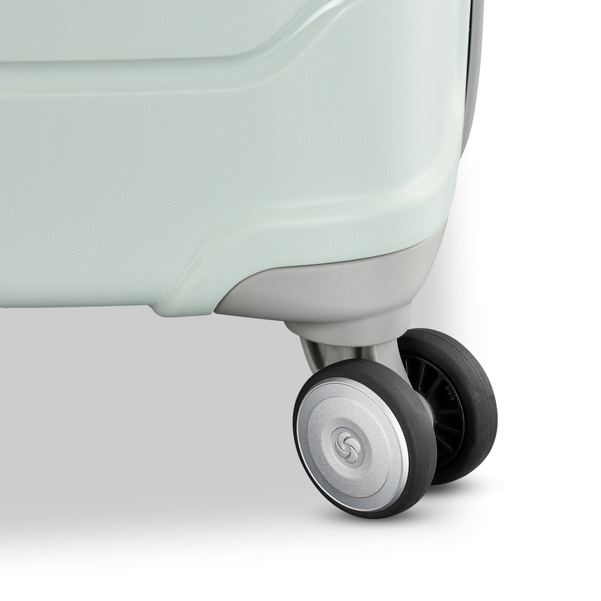 Samsonite Freeform 24" Spinner in Sage — detail view 3