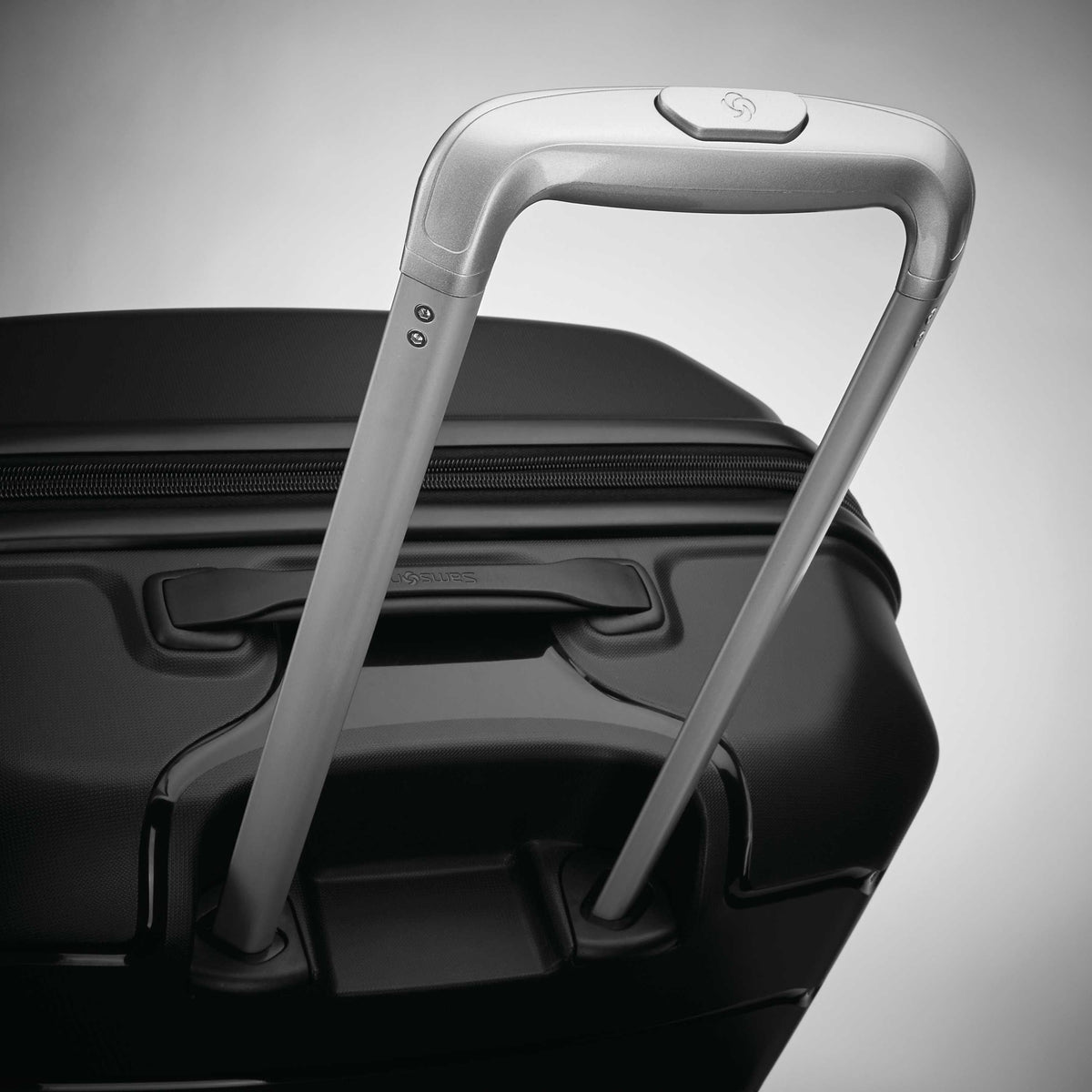 Samsonite Freeform 28" Spinner in Black — detail view