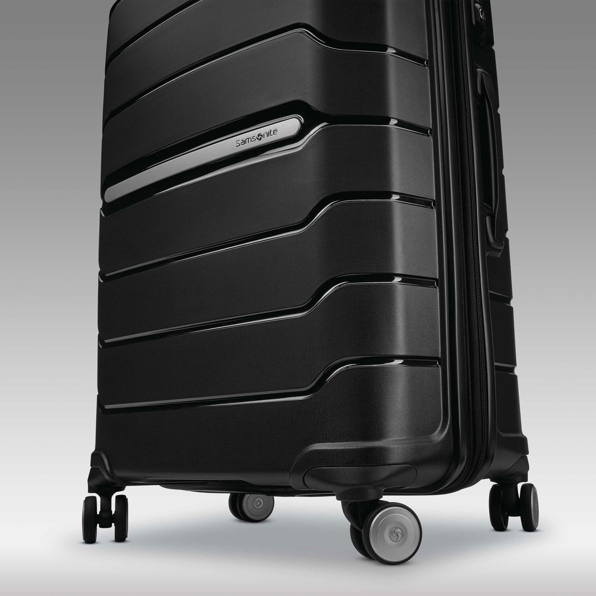 Samsonite Freeform 28" Spinner in Black — detail view 4