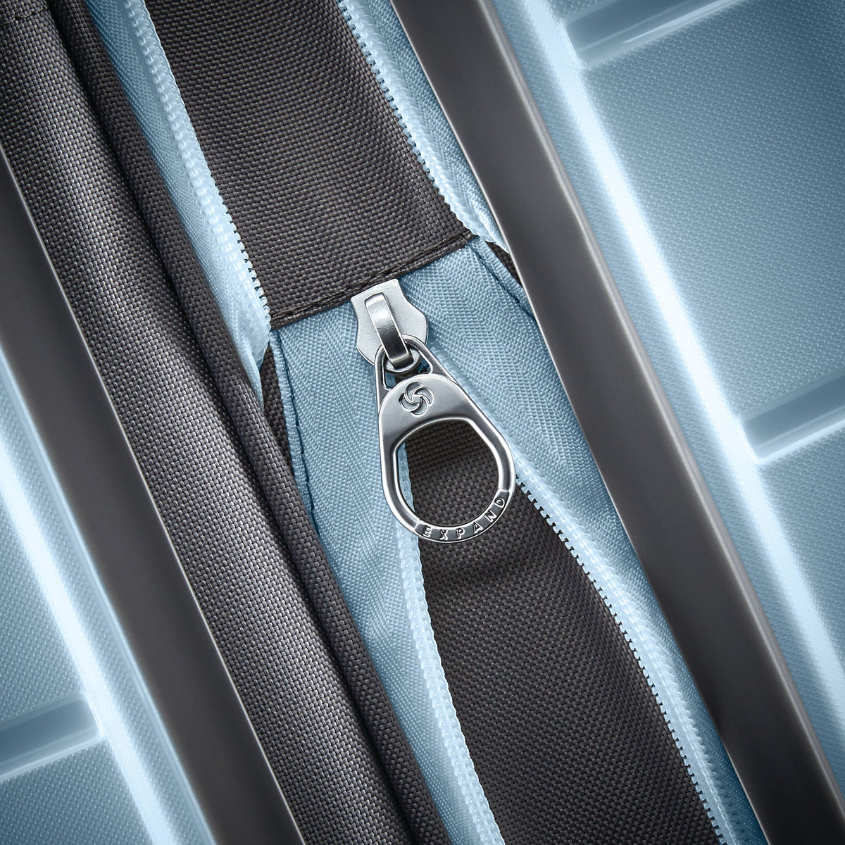 Samsonite Freeform 28" Spinner in Sky Blue — detail view 3