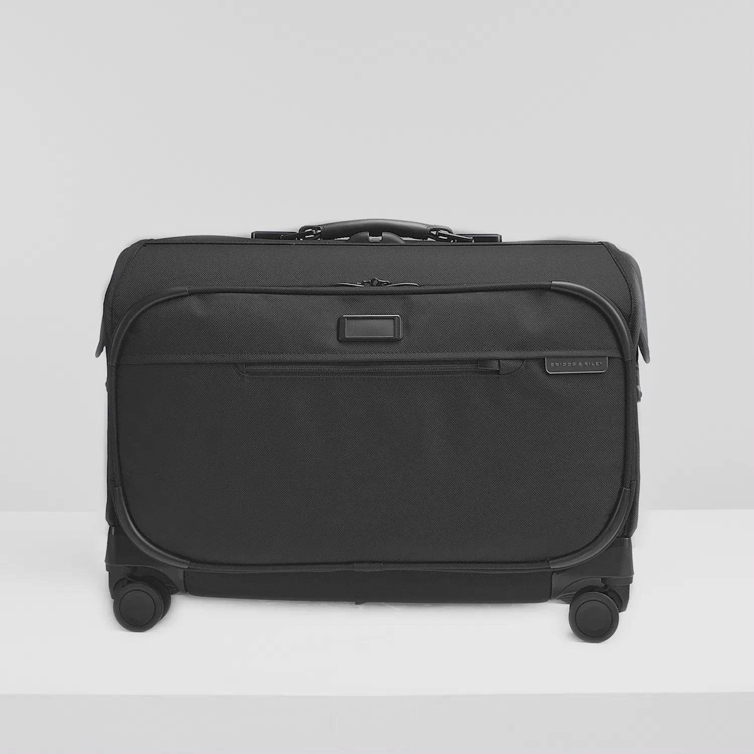Briggs & Riley Baseline 21" Carry-On Wheeled Garment Spinner