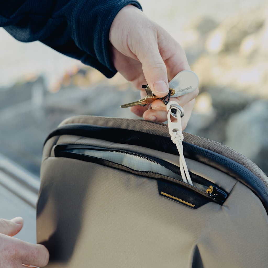 Peak Design Travel Backpack 2-in-1 40L in Stone — detail view 3