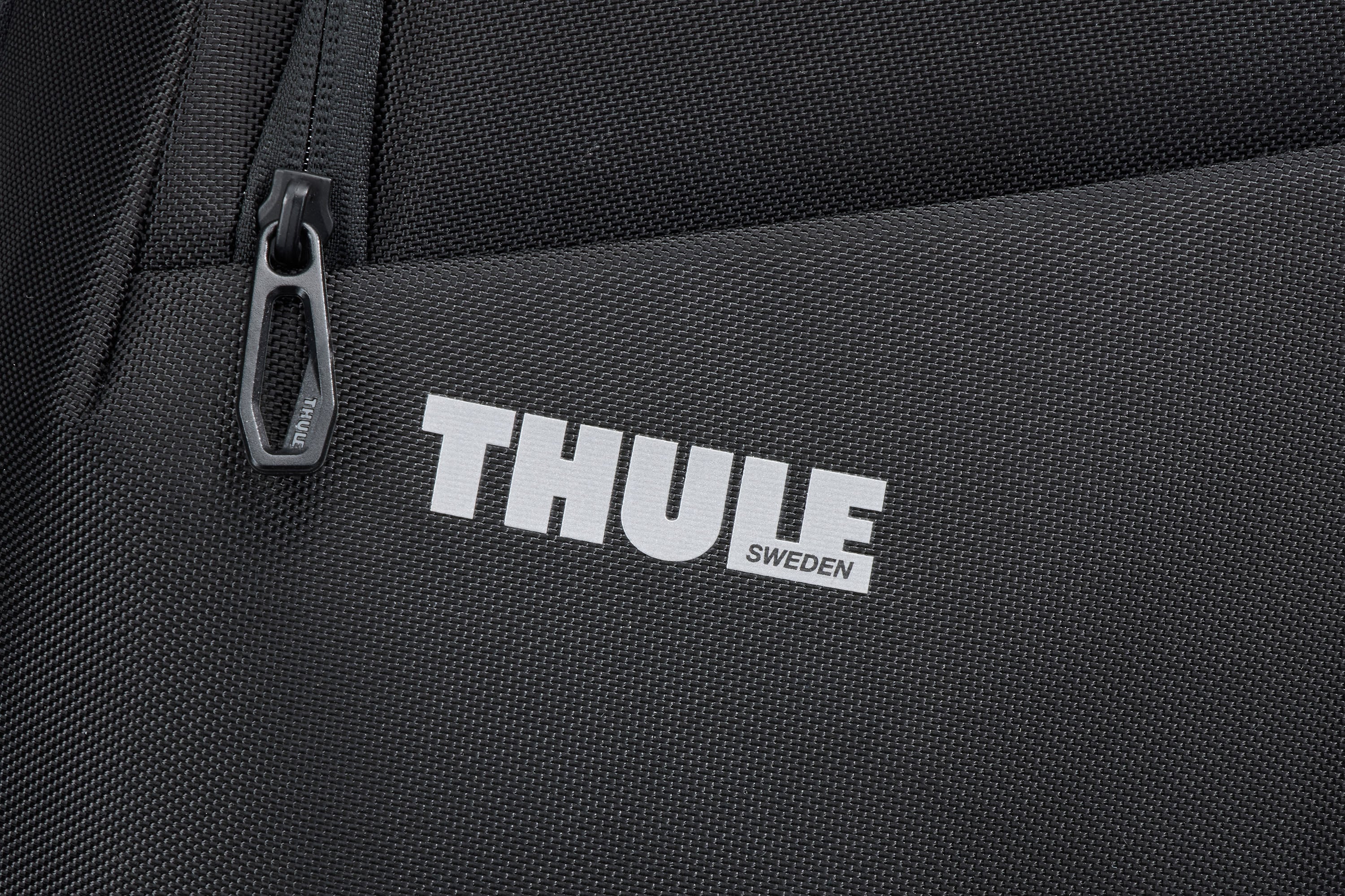Thule Accent Convertible Backpack 17L in Black — detail view 2 # color_Black