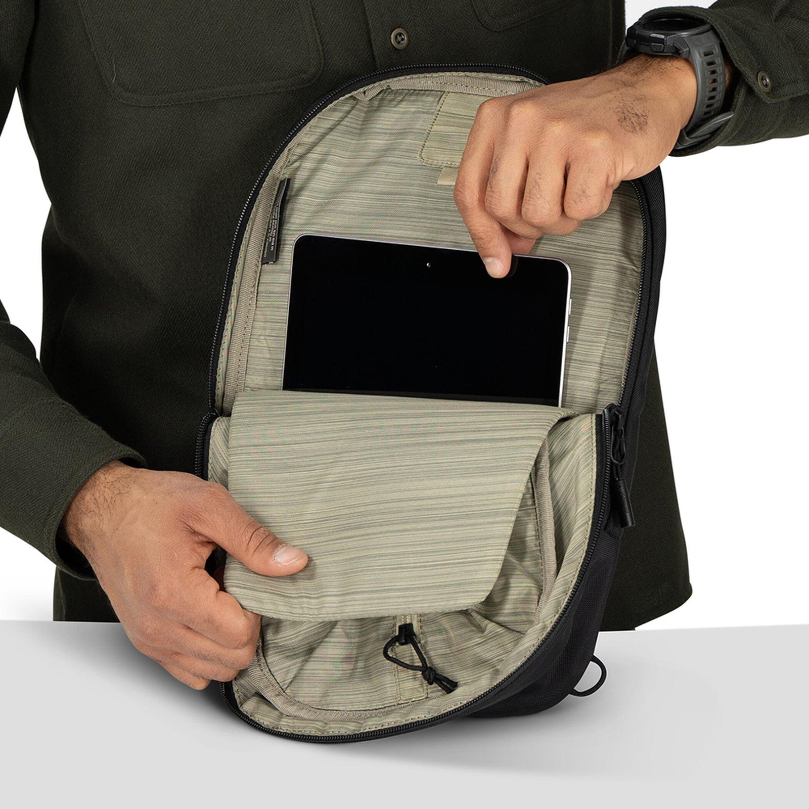 Osprey Aoede Sling 6.5L in Black — detail view 2