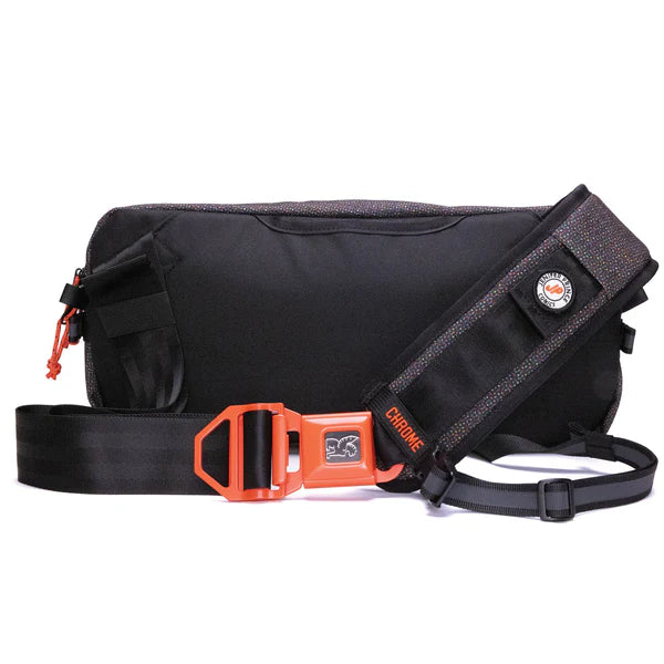 Chrome Industries Kadet 9L sling bag – black, side view