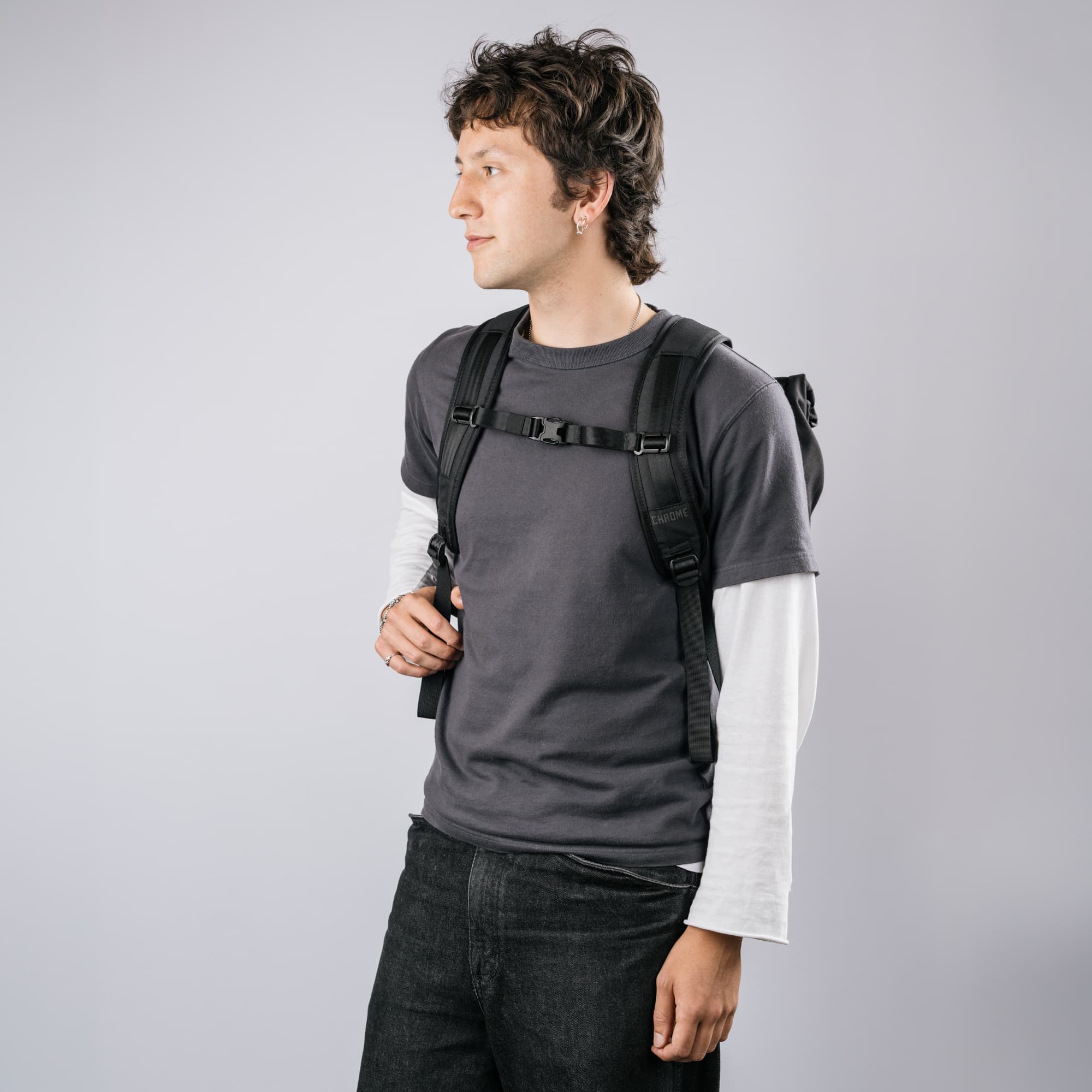 Chrome Industries Initiate Pack 26L in Black — angle view 7 # color_Black