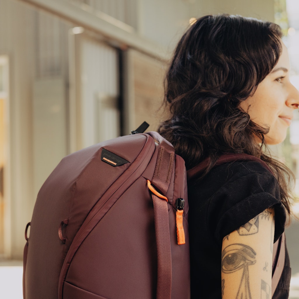 Peak Design Everyday Backpack Zip 20L in Eclipse — lifestyle 2 # color_Eclipse