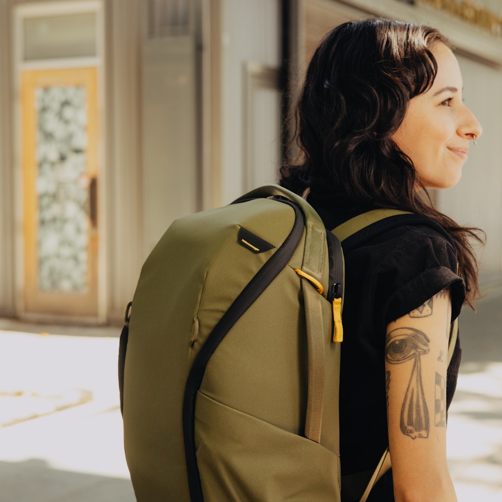 Peak Design Everyday Backpack Zip 20L in Kelp — lifestyle # color_Kelp