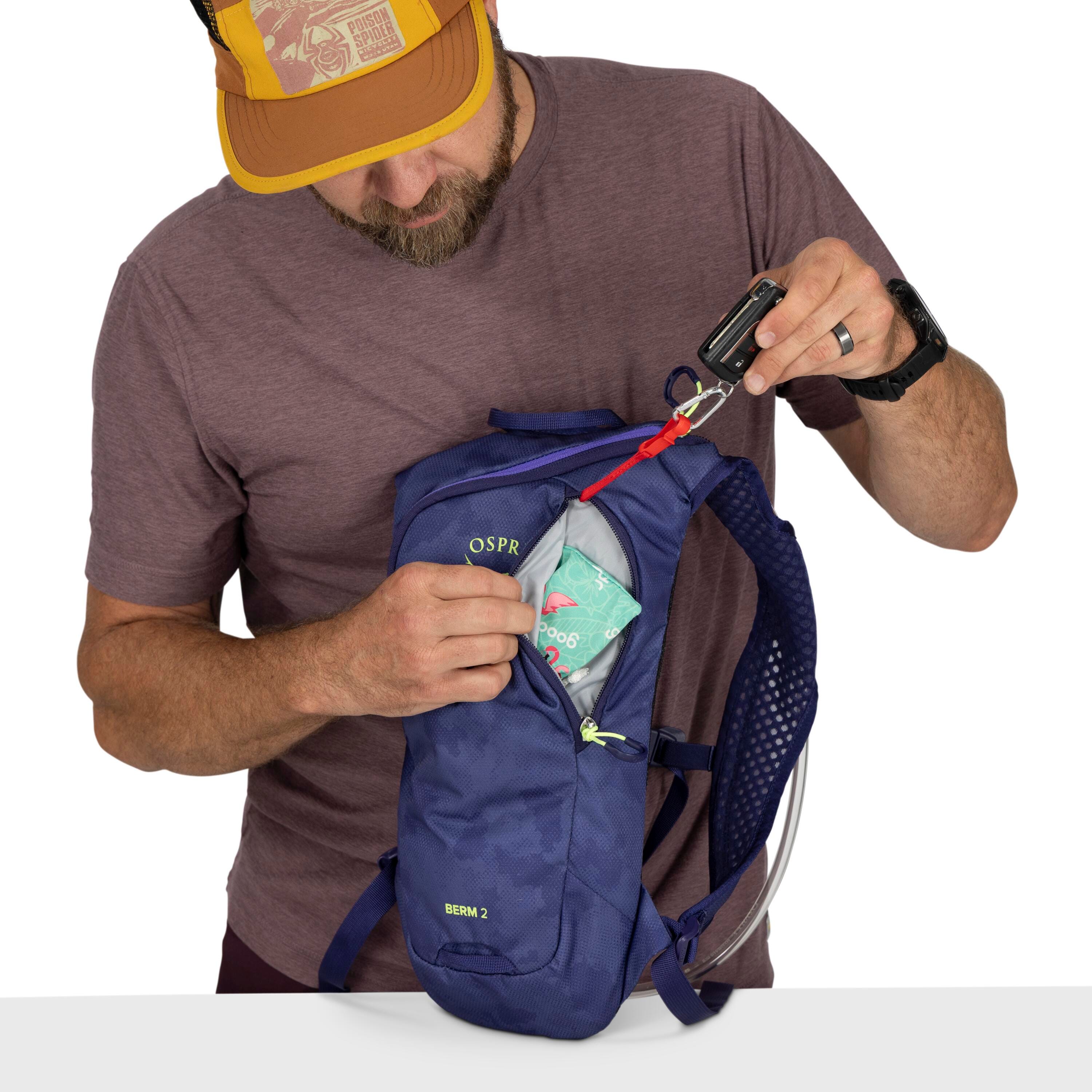 Osprey Berm 2 Bike Hydration Pack 2L in Botswana Purple Dust Print — detail view 2