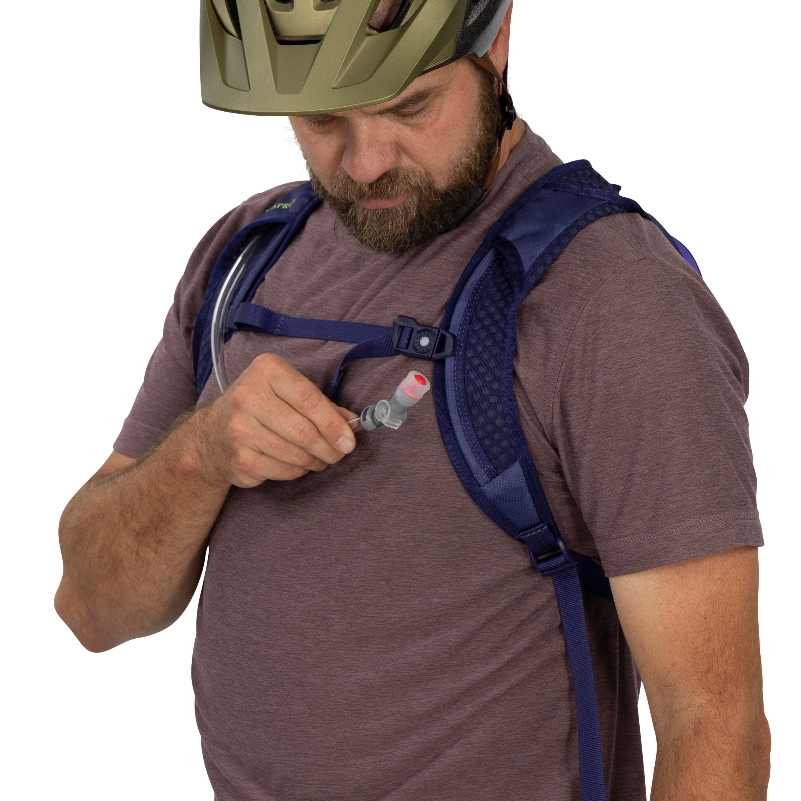 Osprey Berm 2 Bike Hydration Pack 2L in Botswana Purple Dust Print — detail view 4