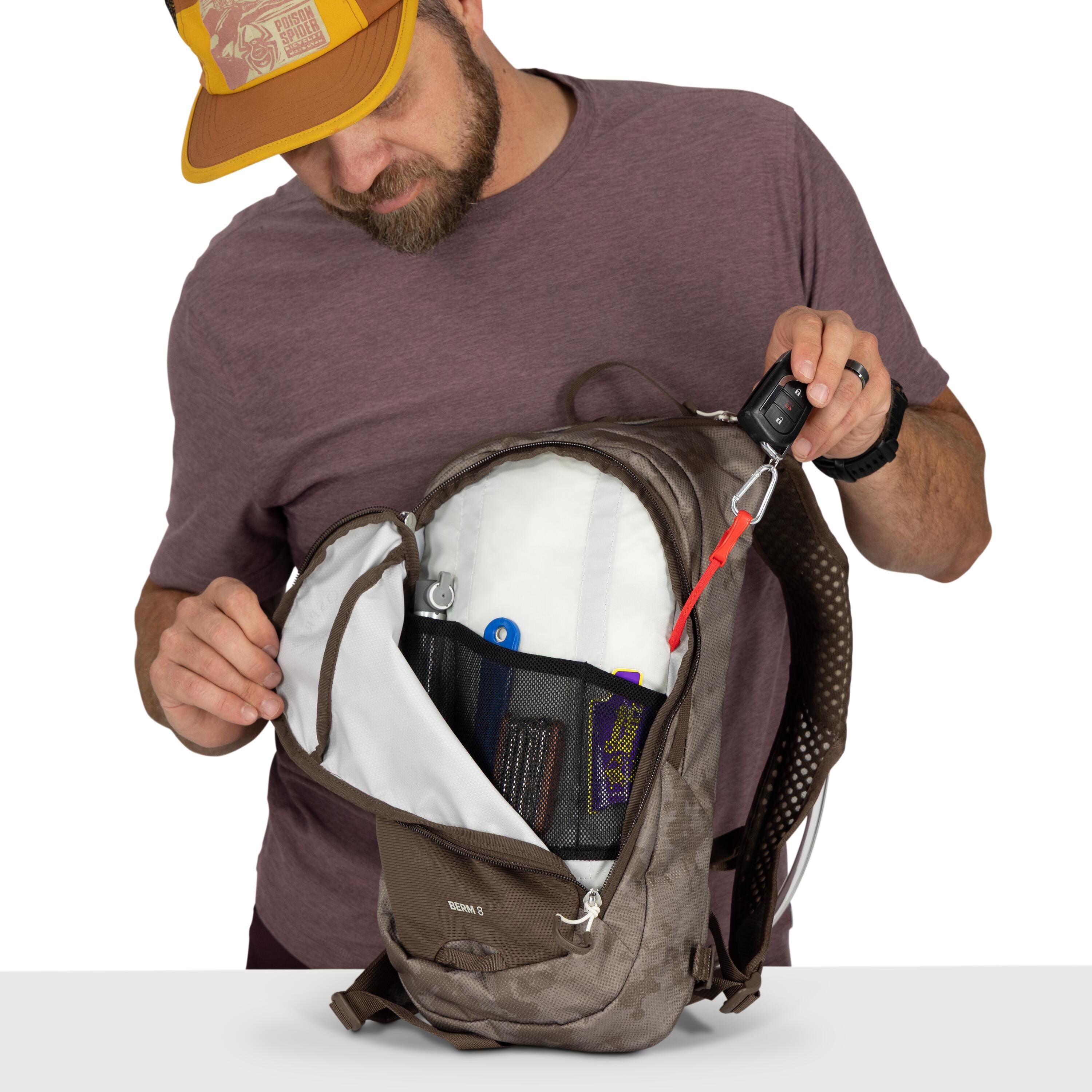 Osprey Berm 8 Bike Hydration Pack 8L in Pediment Grey Dust Print — detail view 4