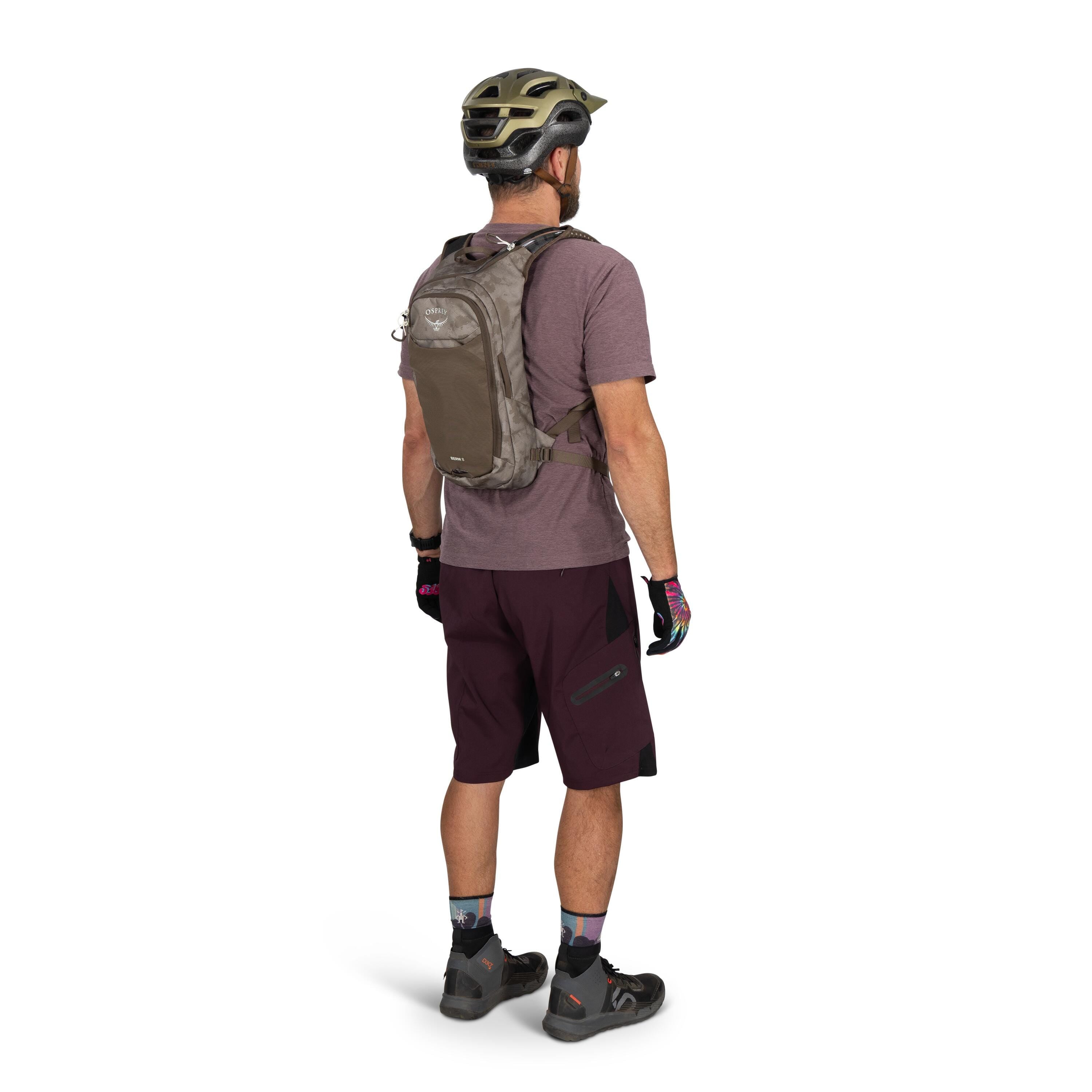 Osprey Berm 8 Bike Hydration Pack 8L in Pediment Grey Dust Print — lifestyle 2