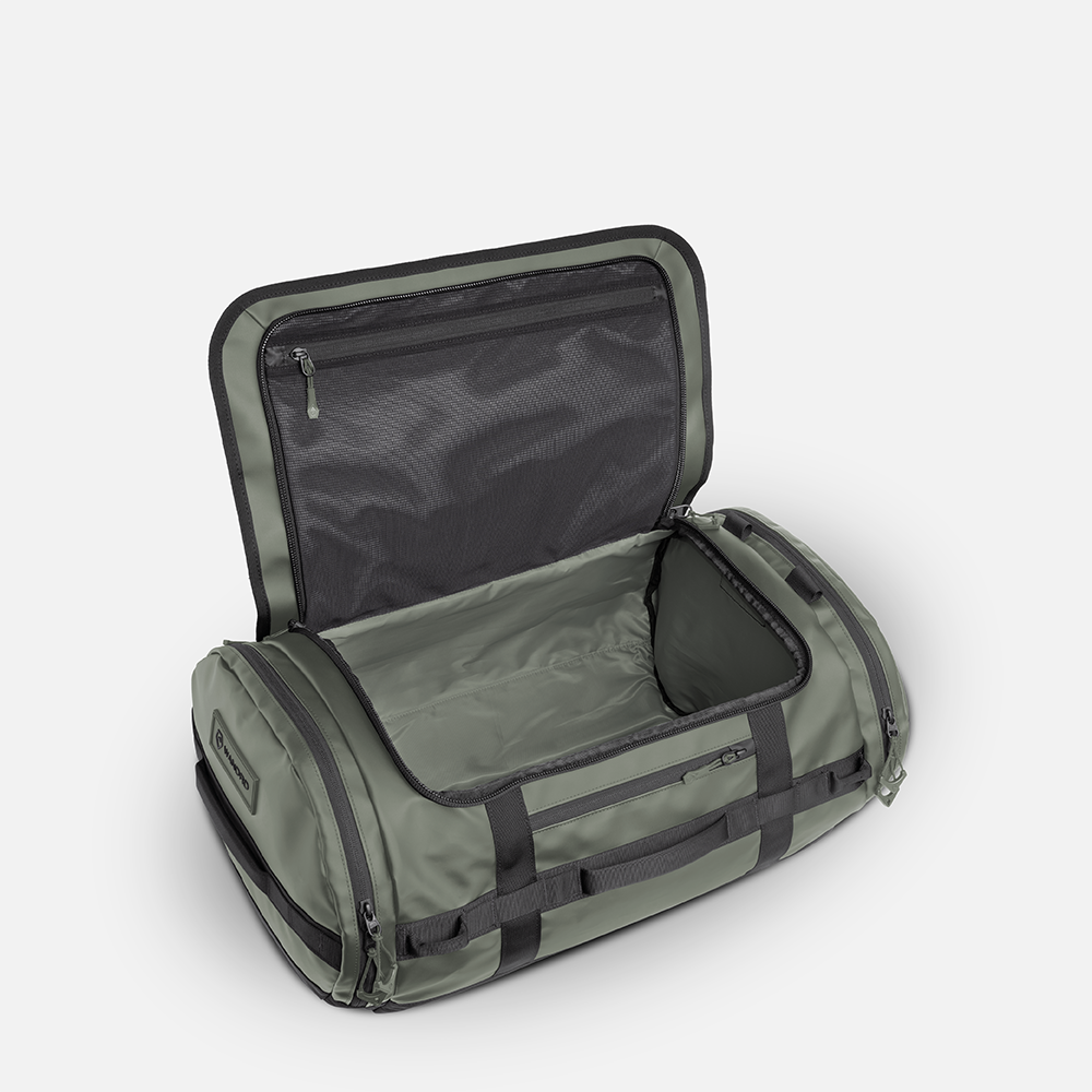 WANDRD CARRYALL Duffel 30L in Wasatch Green — interior view