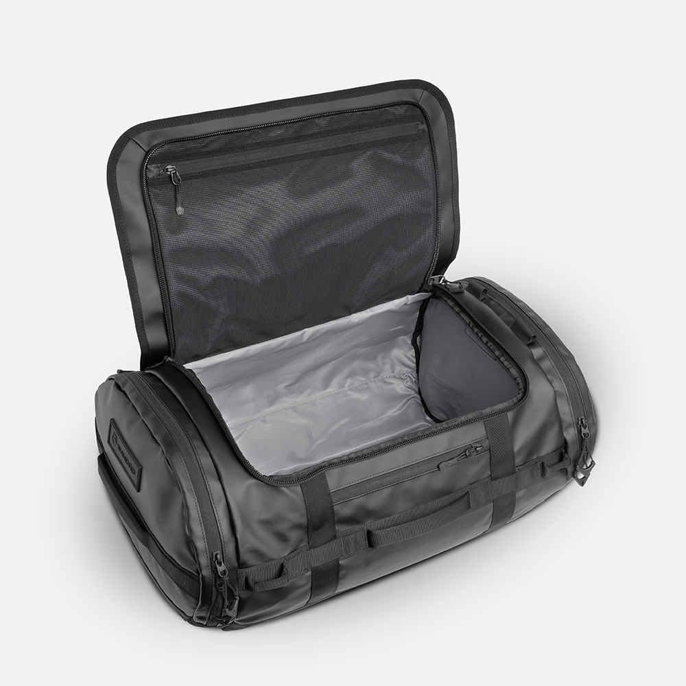 WANDRD CARRYALL Duffel 60L in Black — interior view