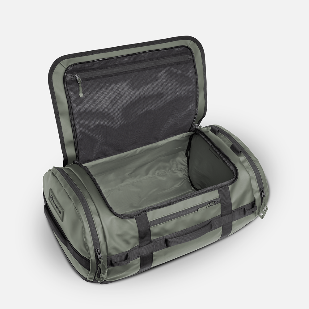WANDRD CARRYALL Duffel 60L in Wasatch Green — interior view