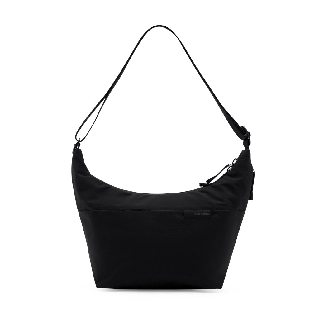 Peak Design City Crescent 6L in Black — front view # color_Black