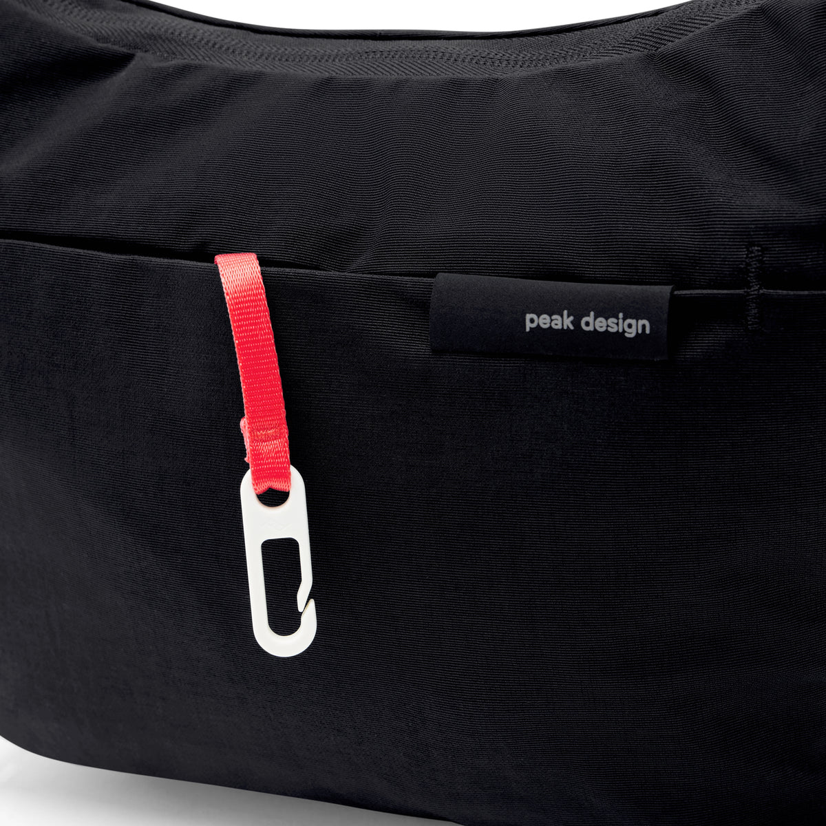 Peak Design City Crescent 6L in Black — detail view 2 # color_Black