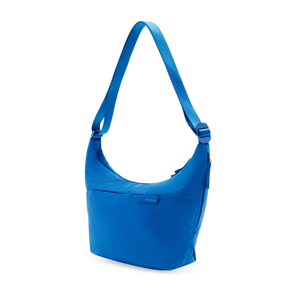 Peak Design City Crescent 6L in Lapis — detail view # color_Lapis