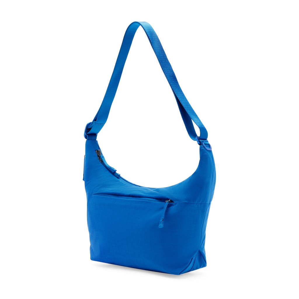Peak Design City Crescent 6L in Lapis — angle view 2 # color_Lapis