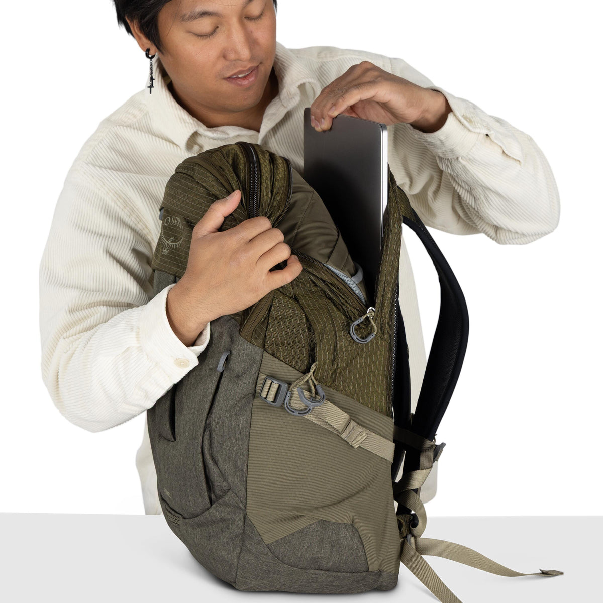 Osprey Comet Backpack 30L in Moss Green-Earl Grey Heather — detail view