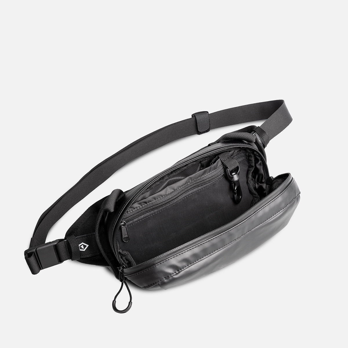 WANDRD D1 Fanny Pack in Black — interior view