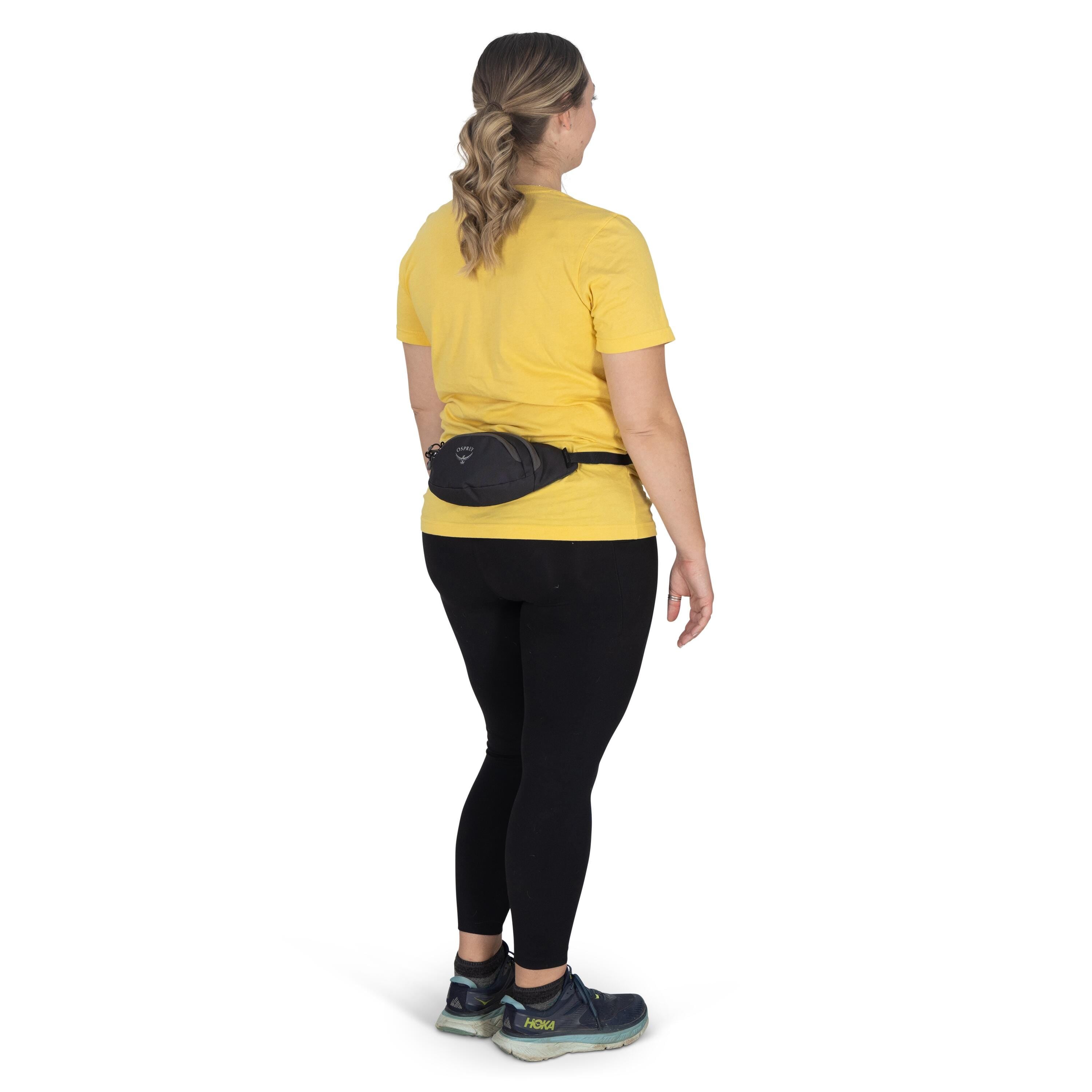 Osprey Daylite Mini Waist Pack 1L in Black — lifestyle 2