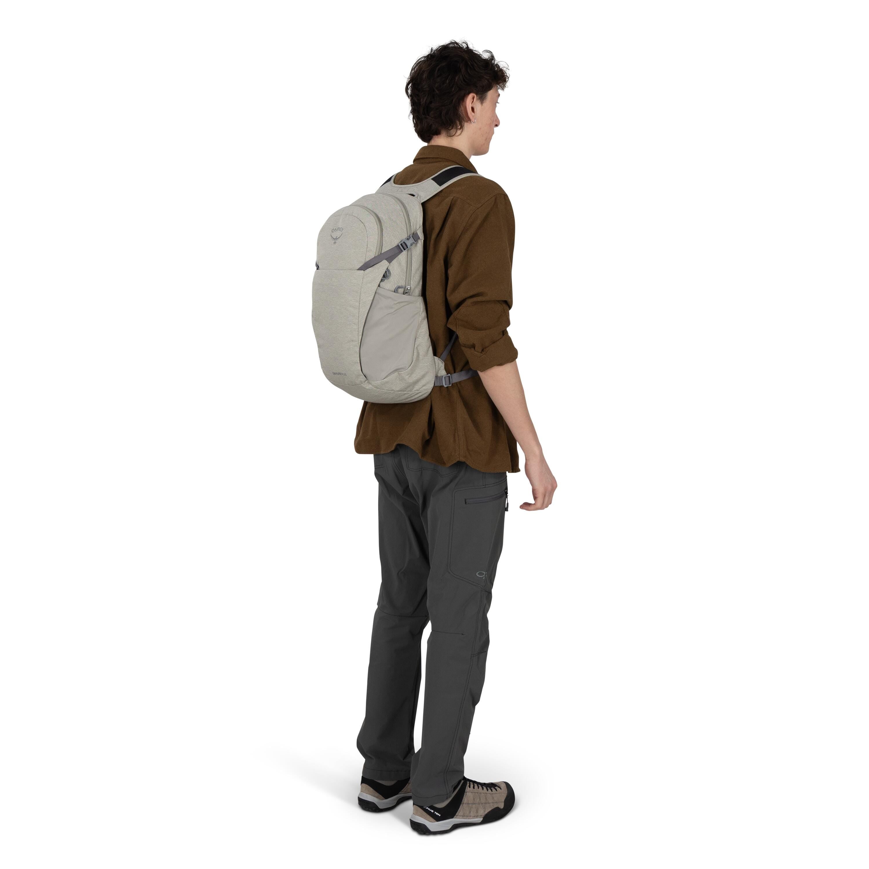 Osprey Daylite Plus Driftshade Backpack 20L in Wolf Grey — lifestyle 2