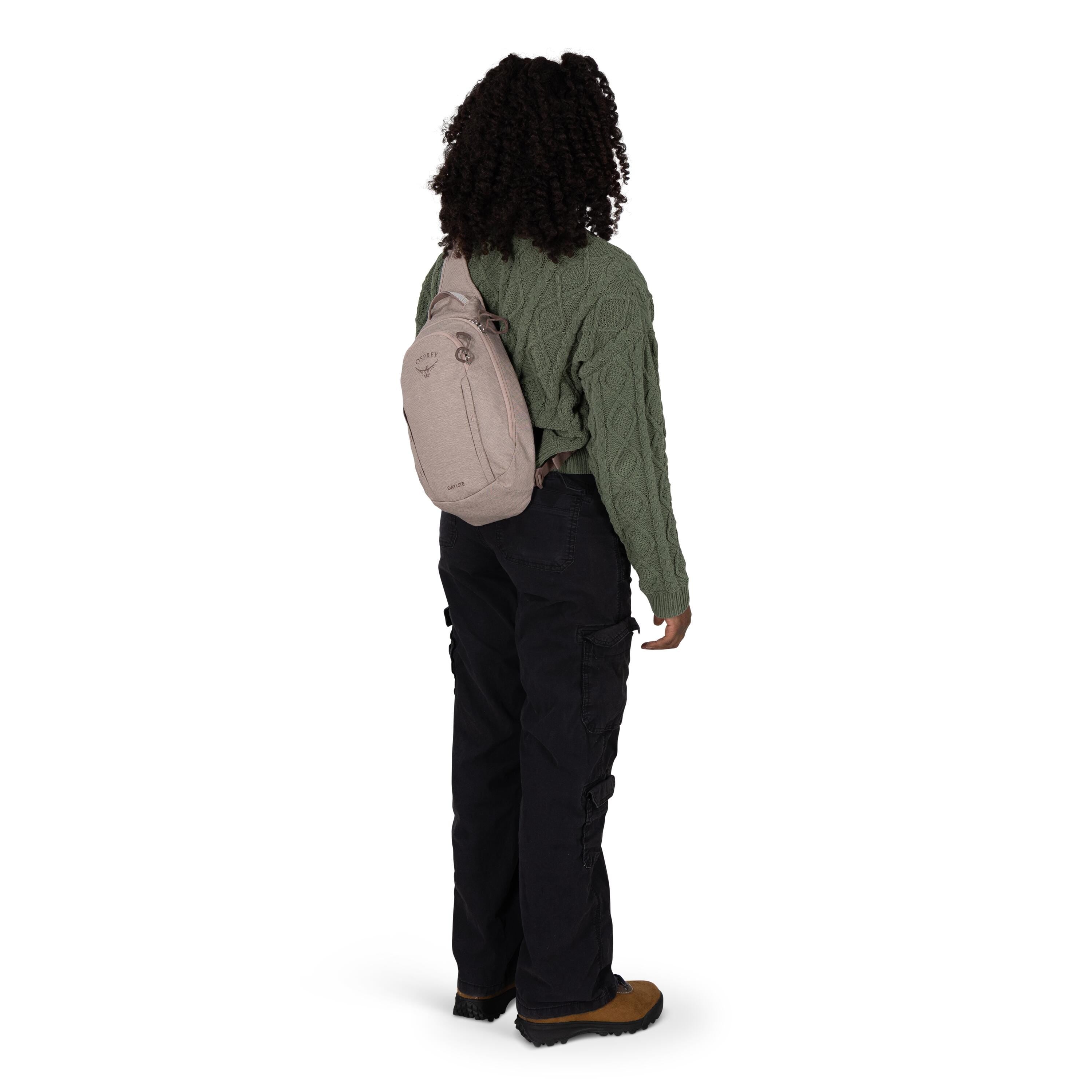Osprey Daylite Sling Driftshade 5L in Timber Beige — lifestyle 2