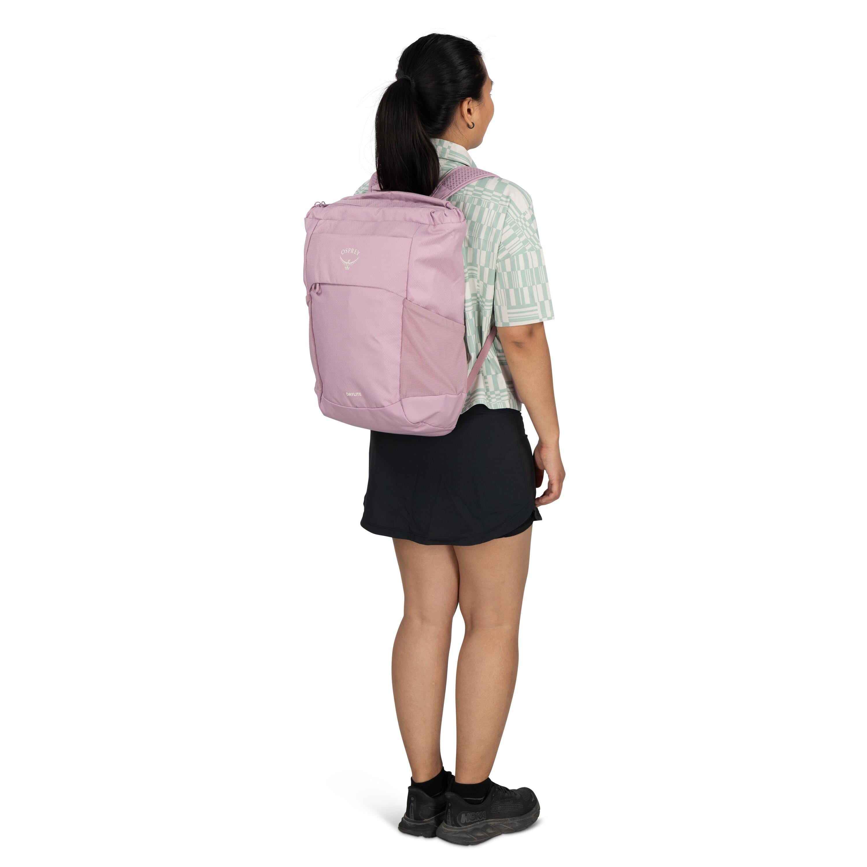 Osprey Daylite Tote Pack 20L in Iris Pink — lifestyle 2