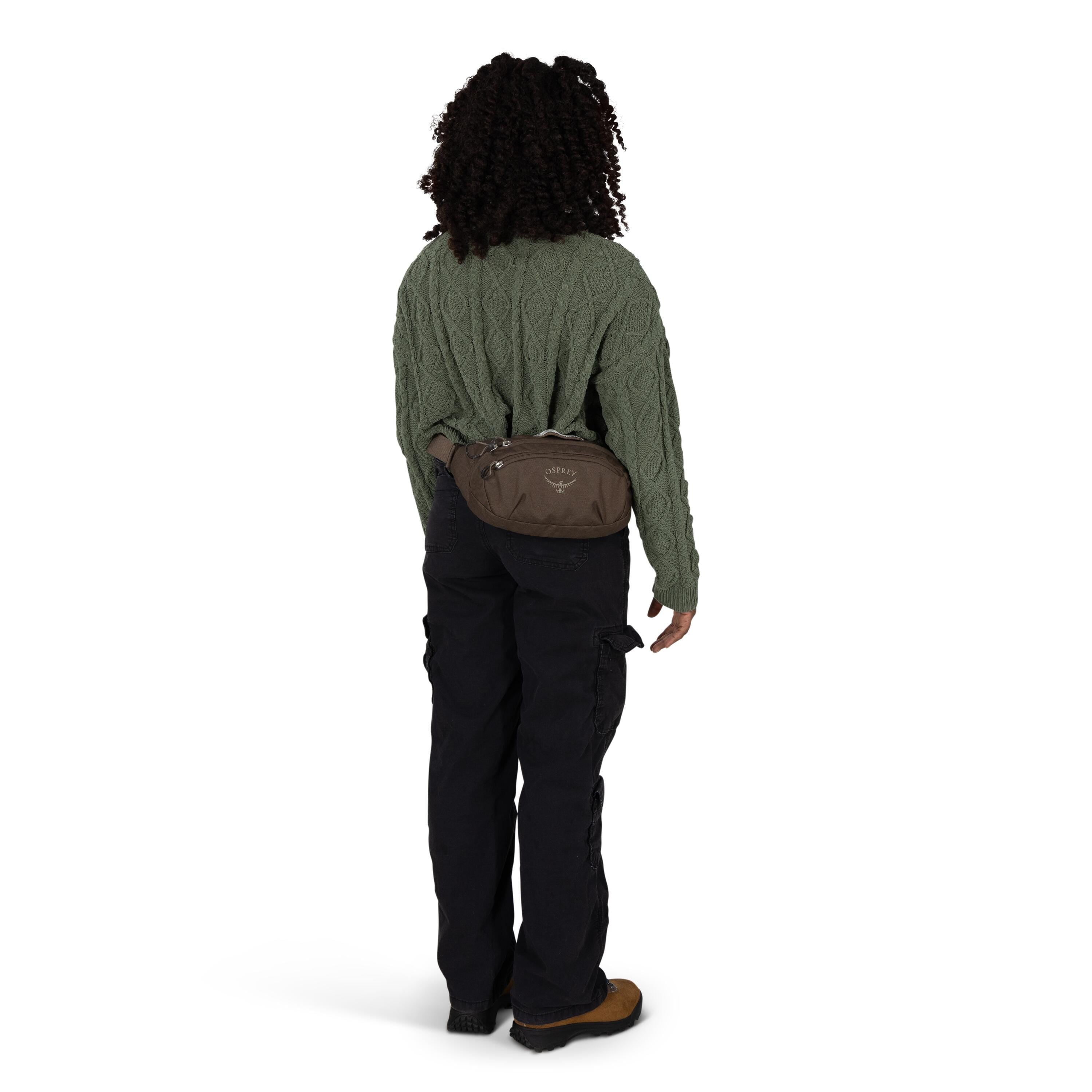 Osprey Daylite Waist Pack Driftshade 2L in Truffle Brown — lifestyle 2