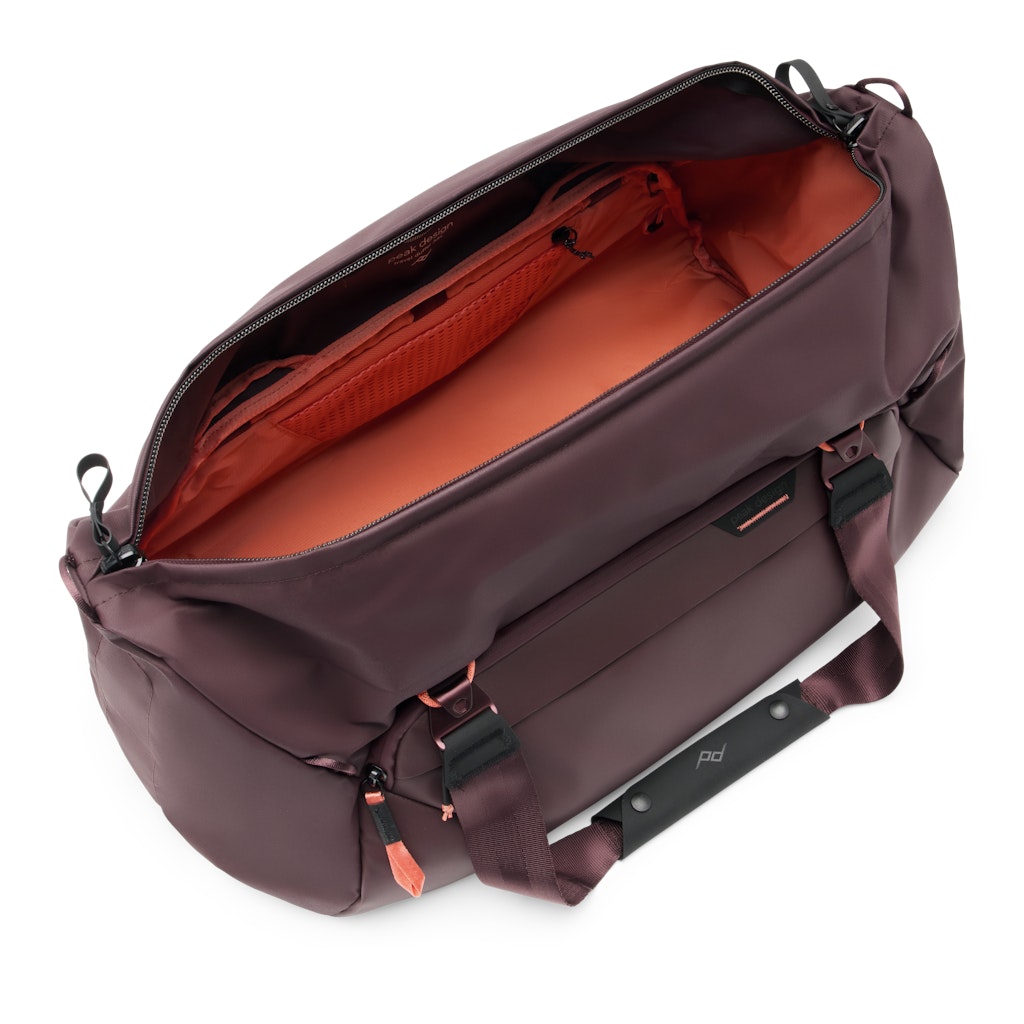 Peak Design Travel Duffel 35L in Eclipse — interior view # color_Eclipse
