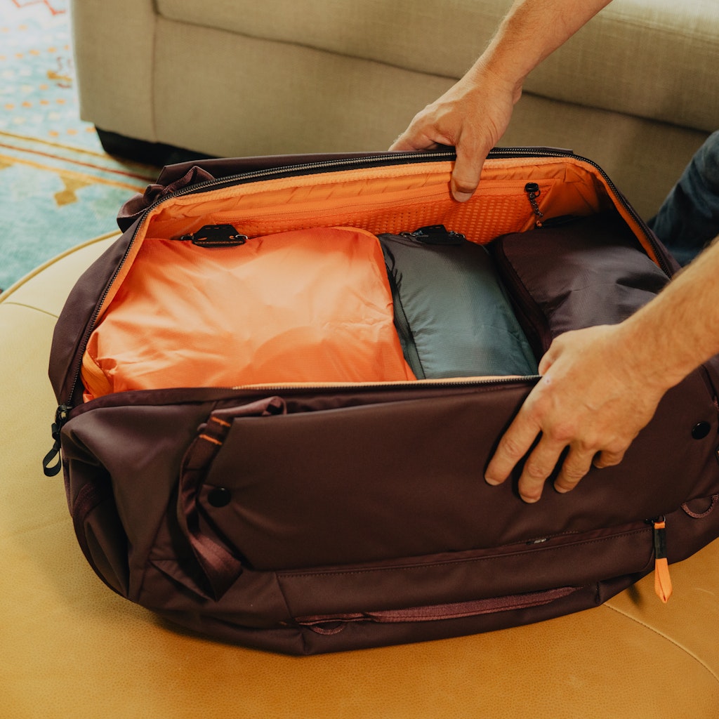 Peak Design Travel Duffelpack 65L in Eclipse — interior view 2 # color_Eclipse