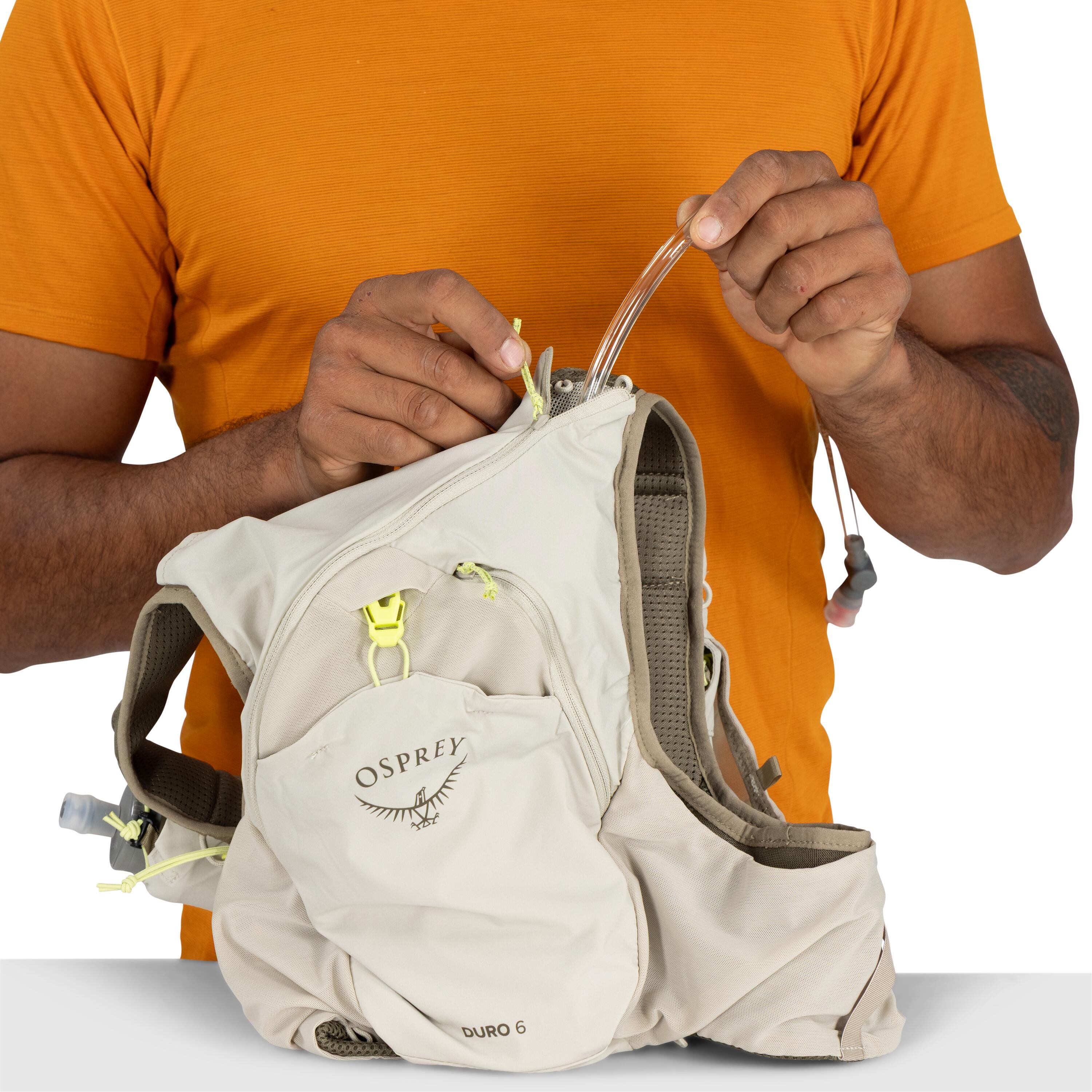 Osprey Duro 6 Run Hydration Vest 6L in Sandy Grey — detail view 4