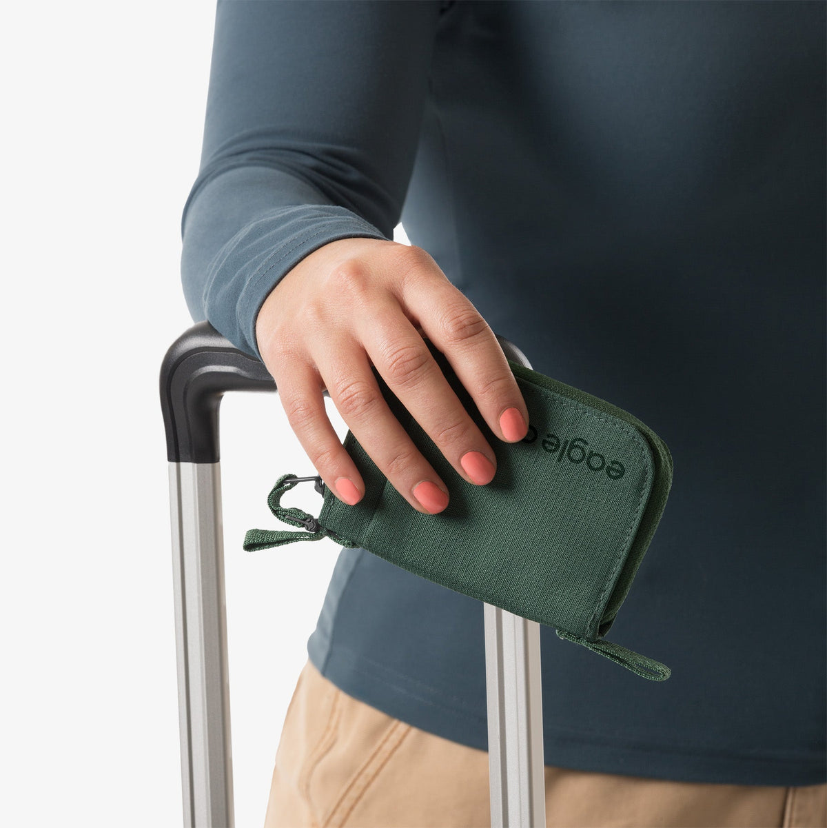 Eagle Creek Stash RFID Zip Wallet in Grass Green — detail view 2 # color_Grass Green