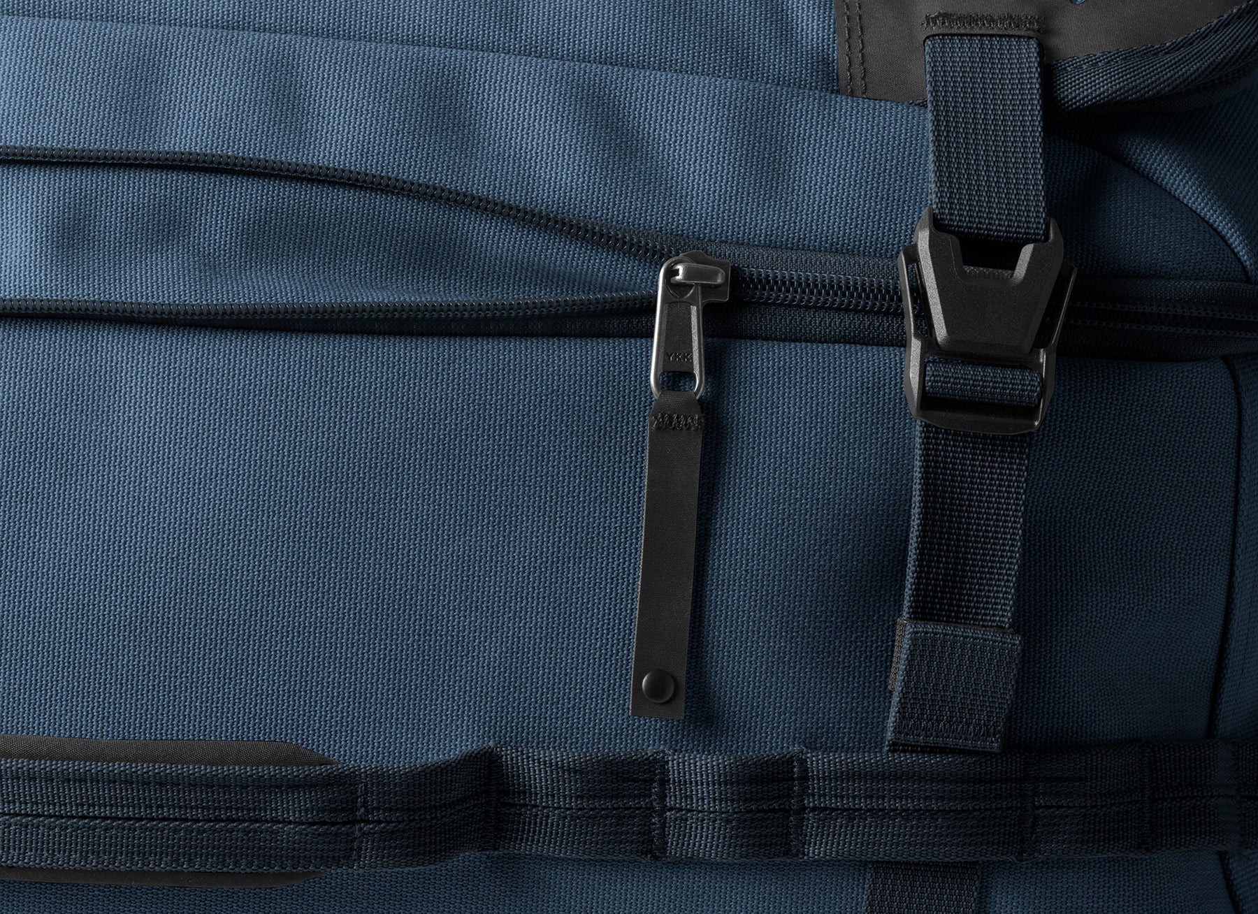 Eagle Creek Gear Warrior XE 2-Wheel 21.75"/40L Convertible Carry-On Luggage in Blue Jay — detail view 2