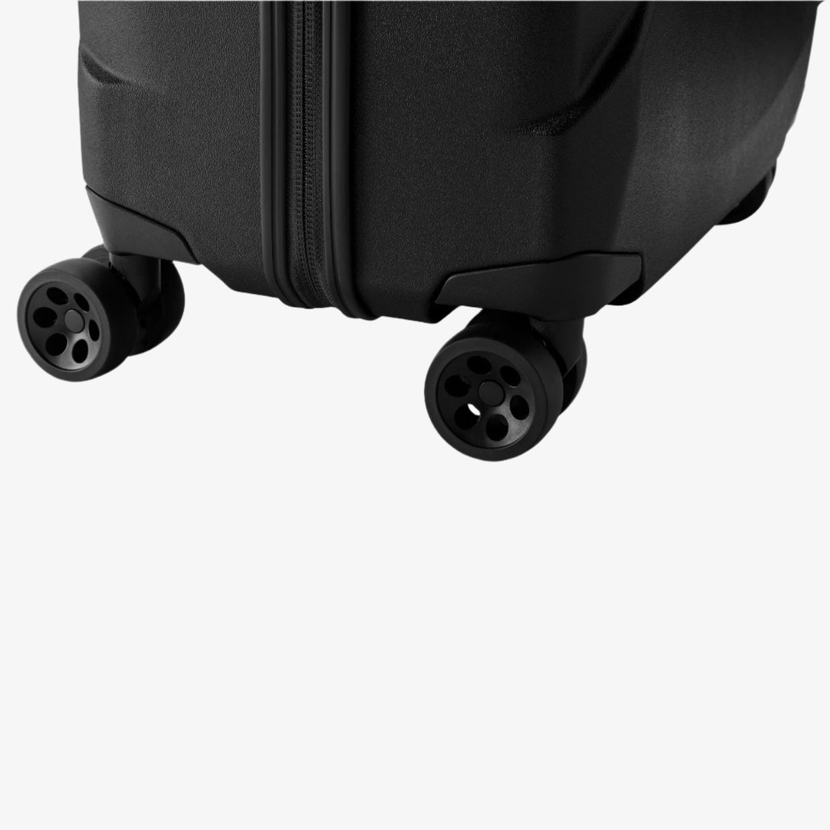 Eagle Creek Tarmac 29"/95L Luggage in Black — angle view 3 # color_Black