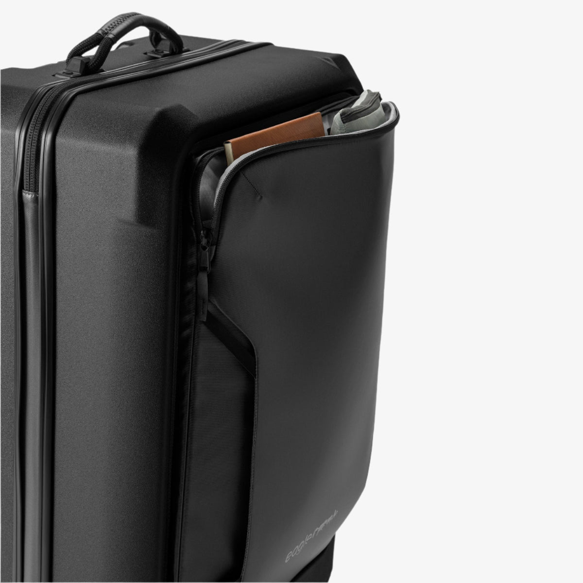 Eagle Creek Tarmac 29"/95L Luggage in Black — interior view # color_Black