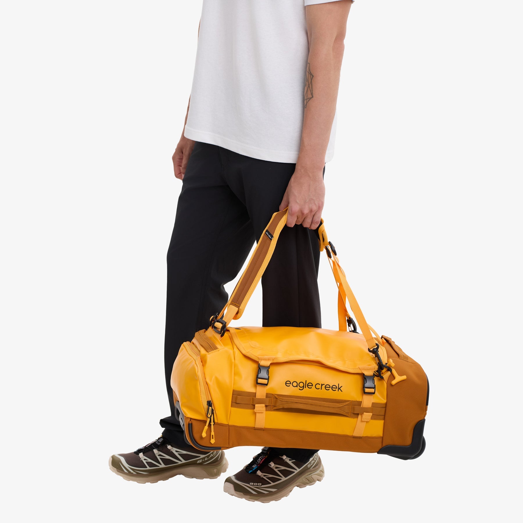 Eagle Creek Cargo Hauler XT 21.5"/32L Wheeled International Carry-On Duffel in Citrus Orange — detail view 3