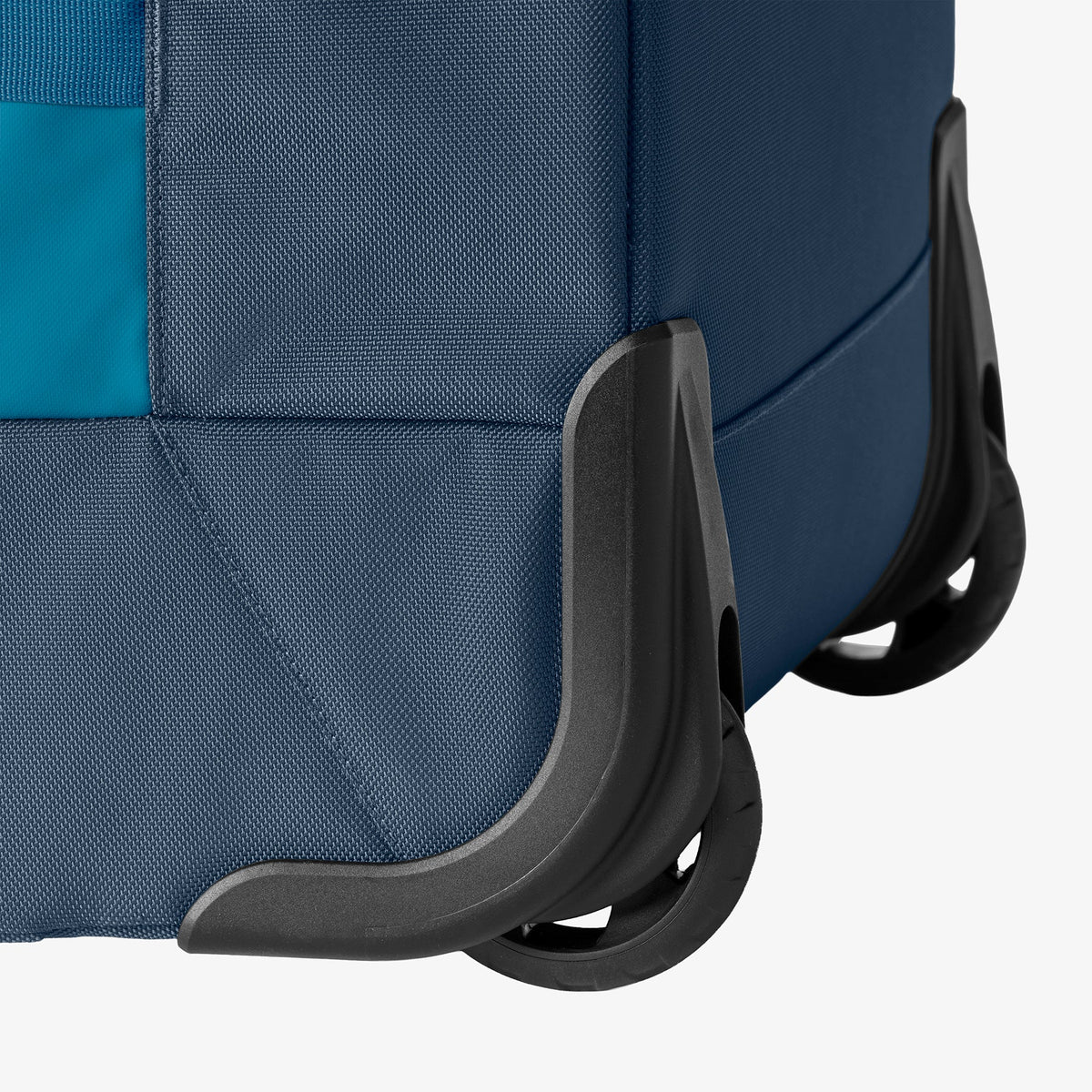 Eagle Creek Cargo Hauler XT 32"/120L Wheeled Duffel in Harbor Blue — interior view # color_Harbor Blue